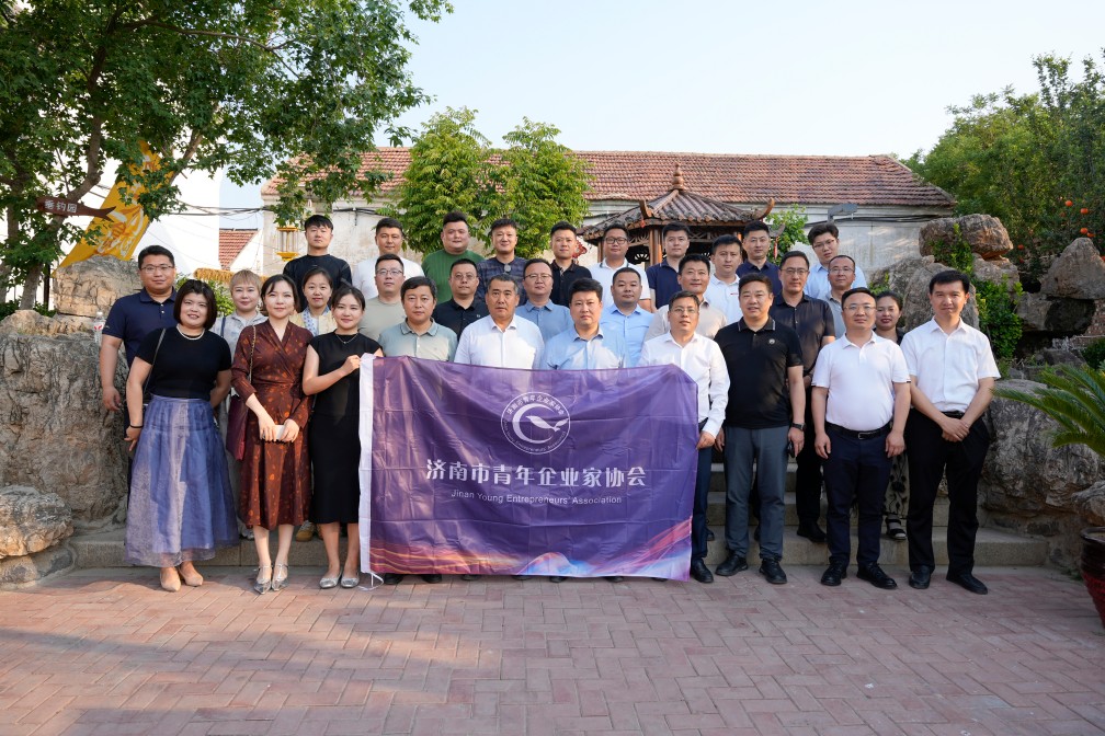 【長(zhǎng)田動(dòng)態(tài)】凝“青”聚力 共促發(fā)展——市青企協(xié)蒞臨長(zhǎng)田實(shí)業(yè)參觀(guān)調(diào)研